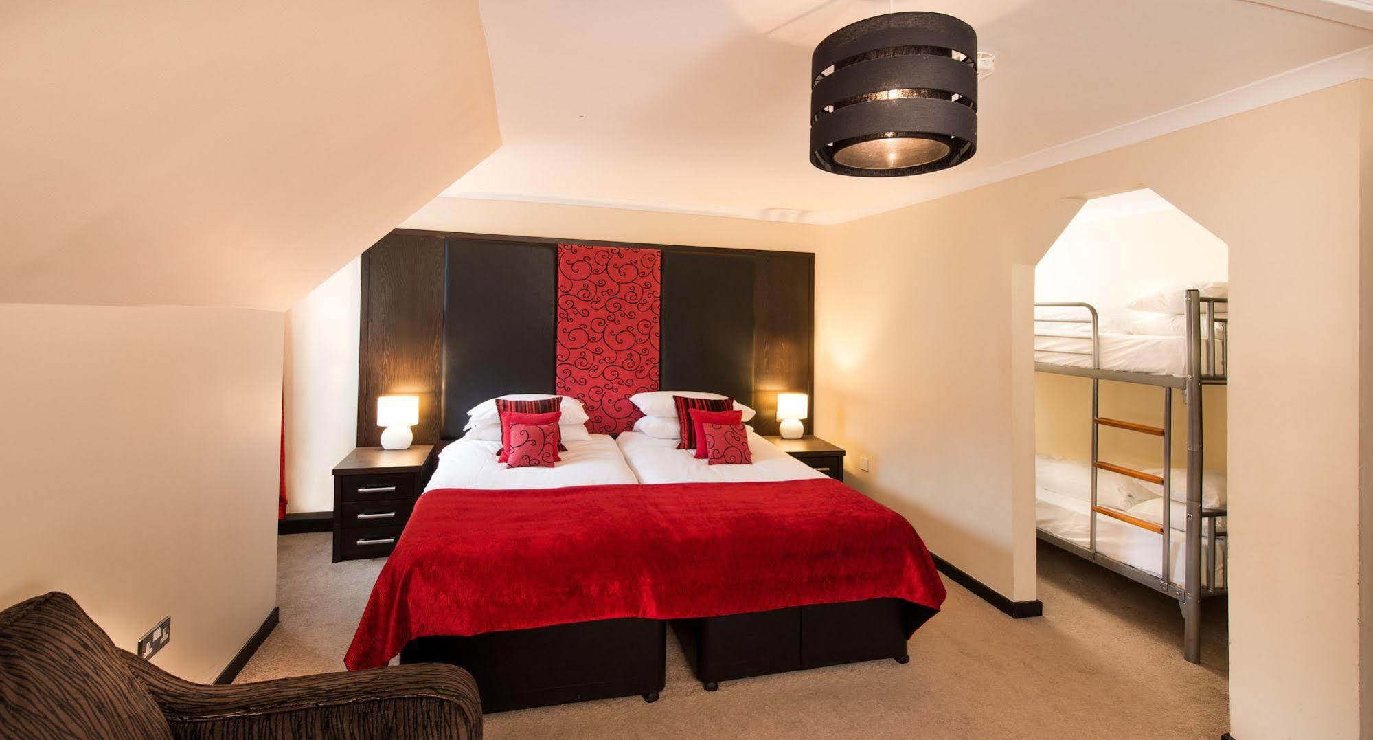 The Popinjay Hotel