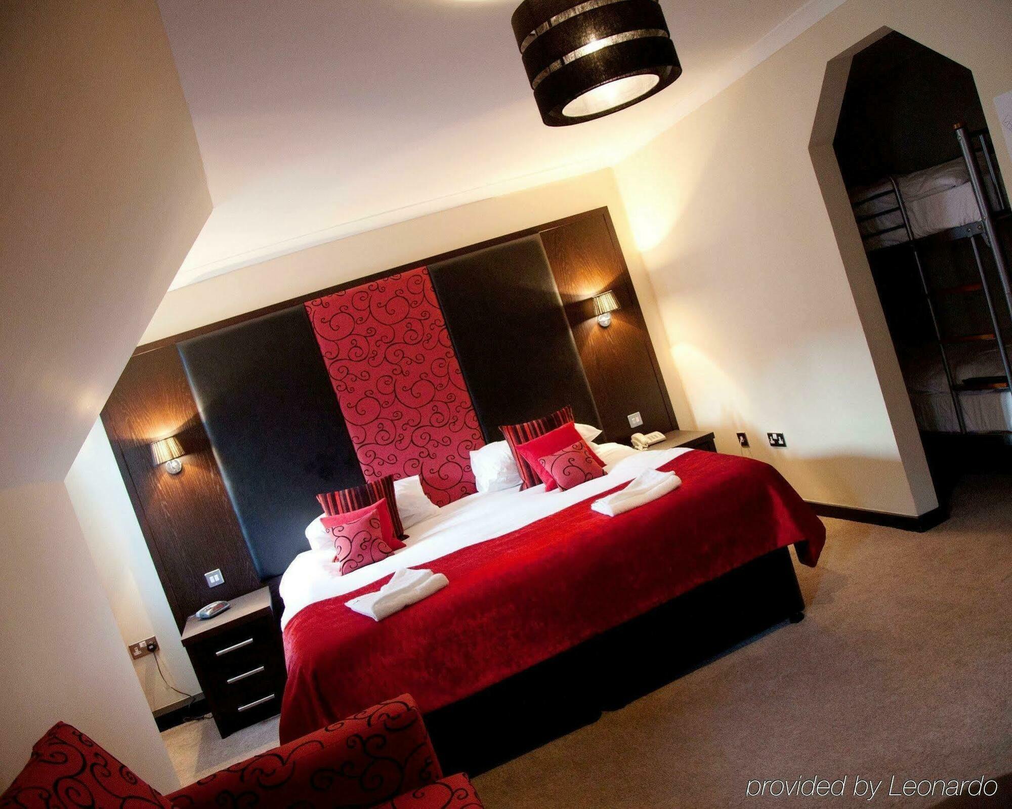 The Popinjay Hotel